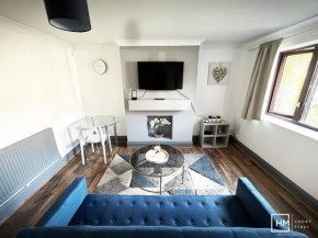 Enfield House - Beautiful 2 Bed - Good Transport Free Parking